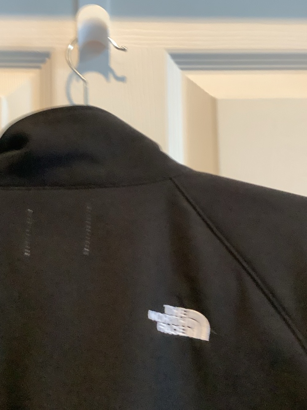 The North Face women’s Black Lightweight Softshell Jacket - Picture 8 of 8